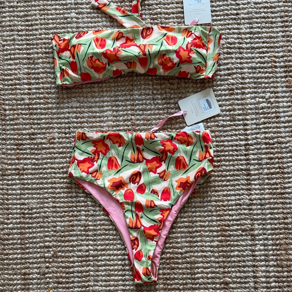 Floral Bikini Set high waisted cheeky in Light Green with Red & Orange Tulips